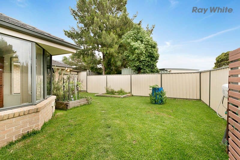13 Loddon Circuit, Albion Park - Thumbnail 8