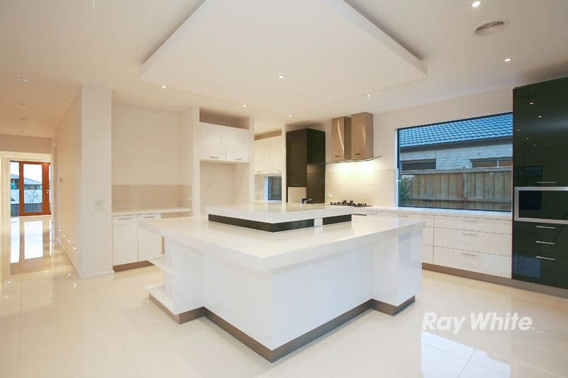 10 Crepe Avenue, CRANBOURNE WEST VIC 3977, Cranbourne West - Thumbnail 3