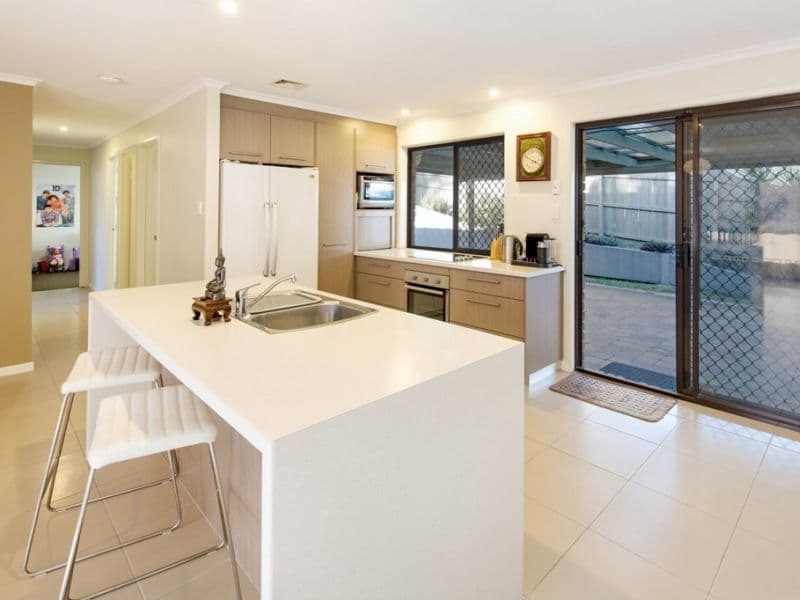 17 Enfield Crescent, BATTERY HILL QLD 4551, Battery Hill - Thumbnail 2