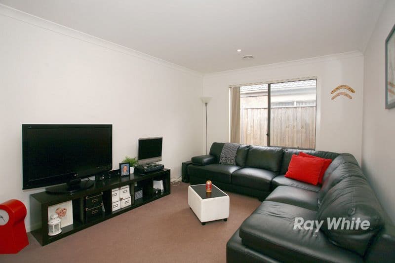 16 Islington Avenue, CRANBOURNE NORTH VIC 3977, Cranbourne North - Thumbnail 2