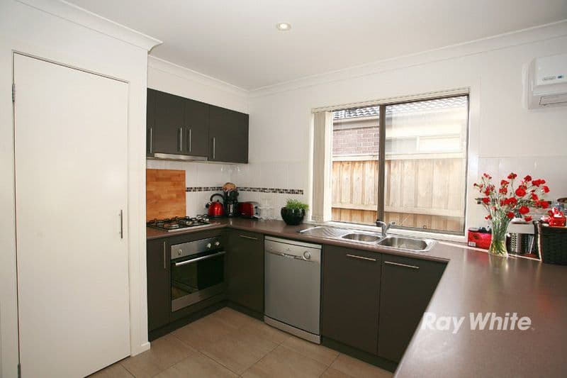 16 Islington Avenue, CRANBOURNE NORTH VIC 3977, Cranbourne North - Thumbnail 4