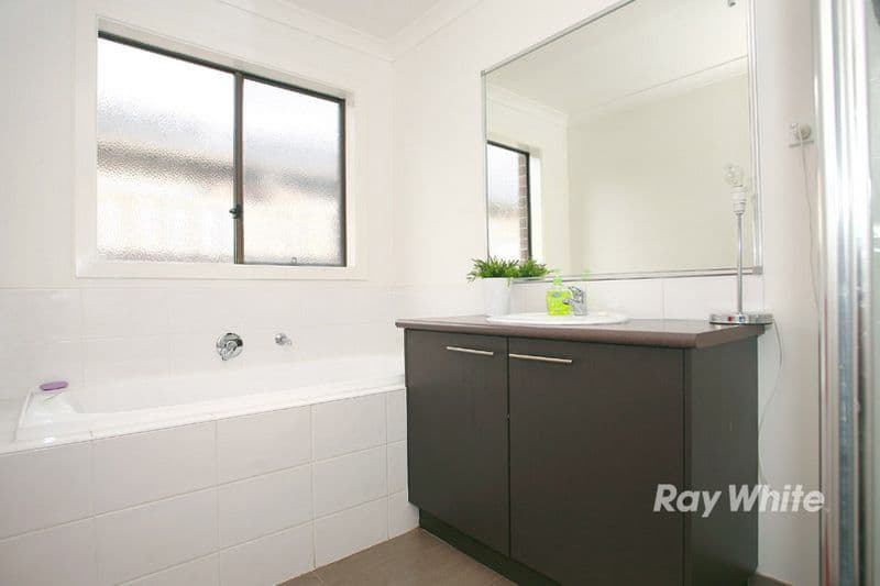 16 Islington Avenue, CRANBOURNE NORTH VIC 3977, Cranbourne North - Thumbnail 5
