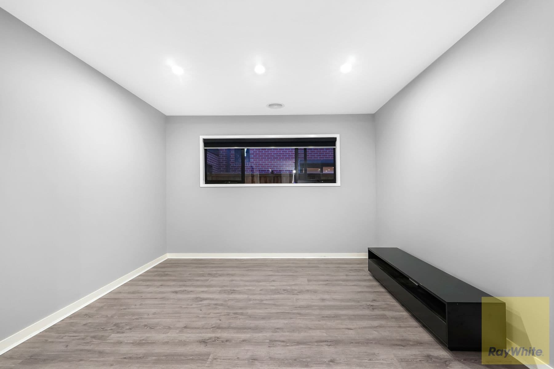 33 Wiltshire Boulevard, THORNHILL PARK VIC 3335, Thornhill Park - Thumbnail 4