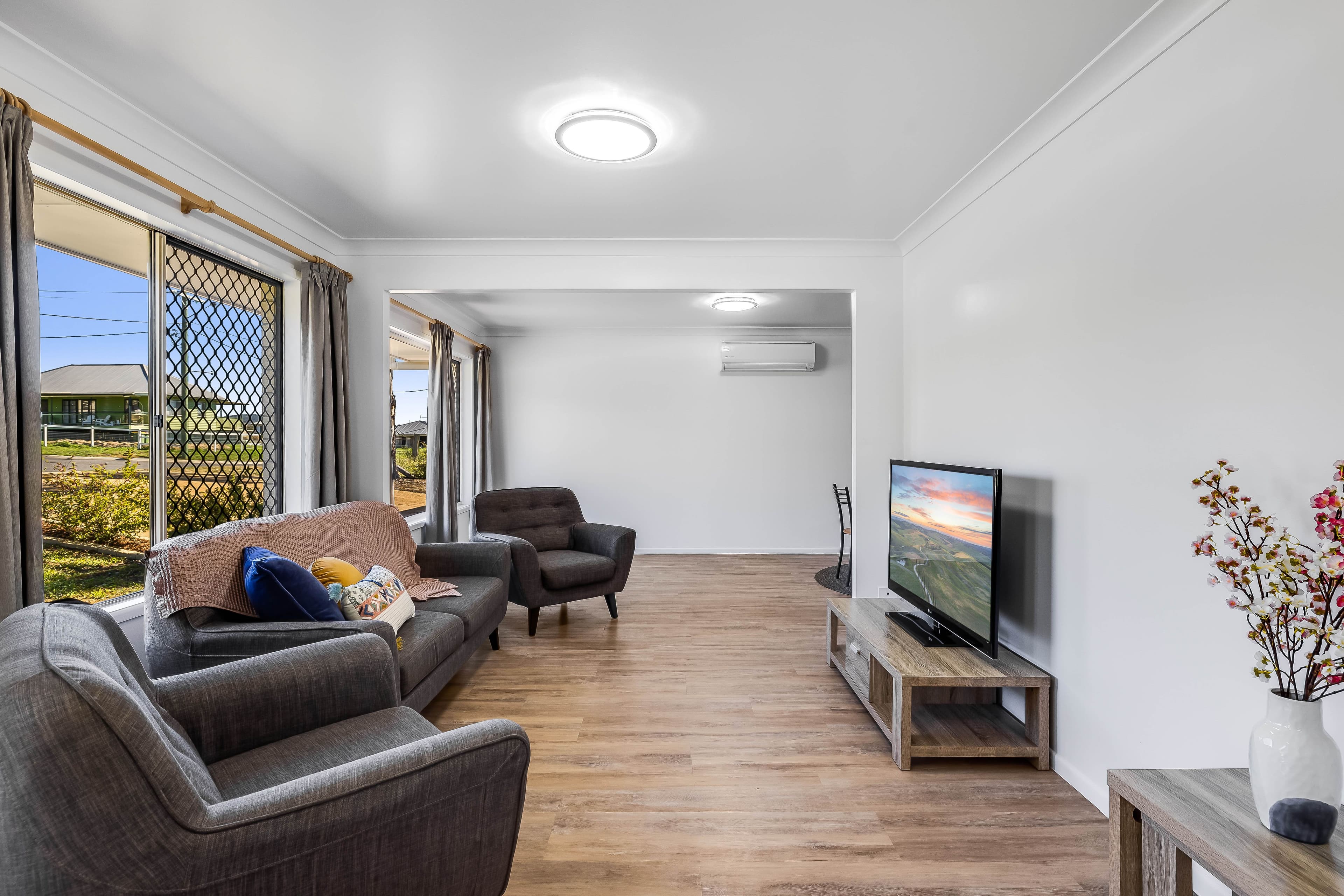 8 Binnie Street, Greenmount QLD 4359, Greenmount - Thumbnail 2