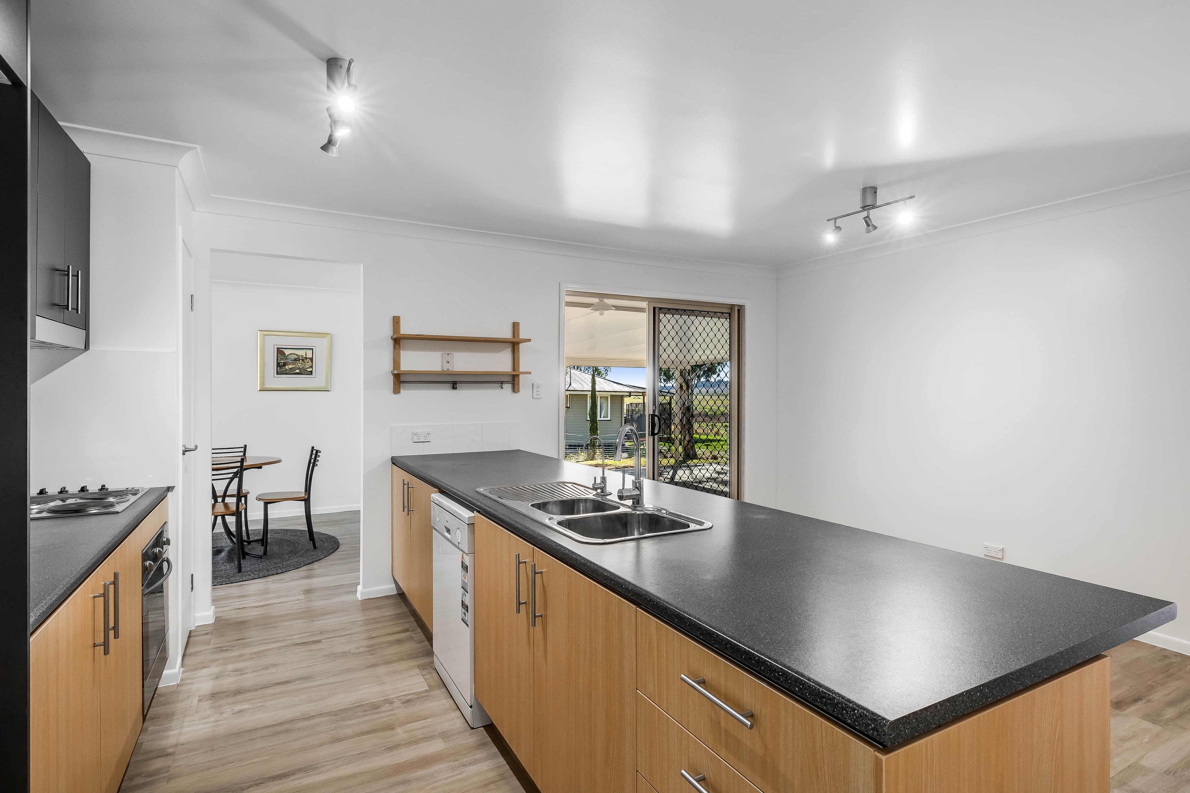 8 Binnie Street, Greenmount QLD 4359, Greenmount - Thumbnail 4