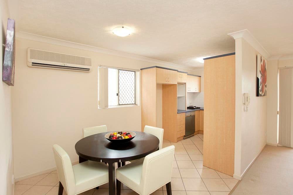 18 Dorinda Street, GREENSLOPES QLD 4120, Greenslopes - Thumbnail 5