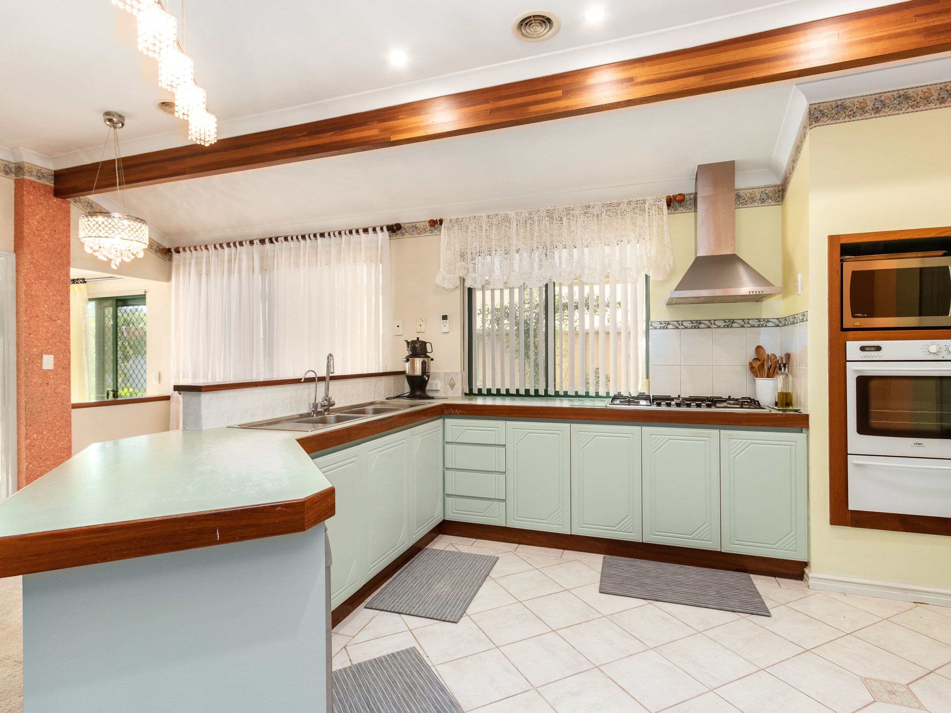 8 Dabchick Close, East Cannington WA 6107, East Cannington - Thumbnail 2