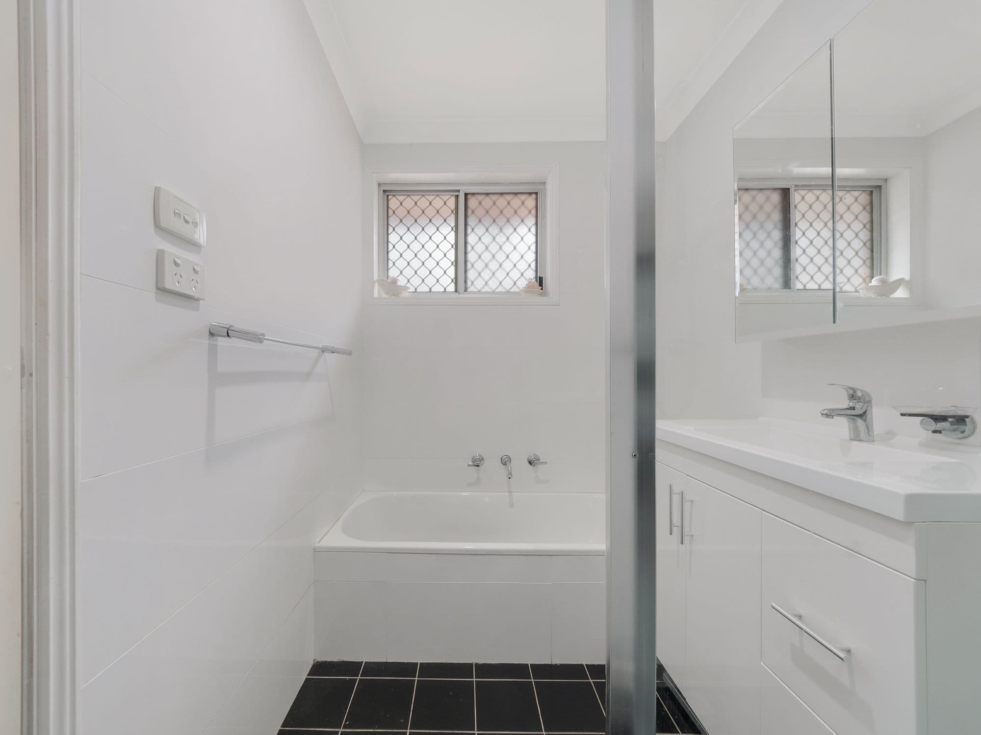 21 Maroubra Crescent, Woodbine NSW 2560, Woodbine - Thumbnail 2