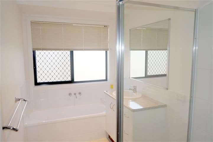 34 Iris Road, Kirkwood QLD 4680, Kirkwood - Thumbnail 4
