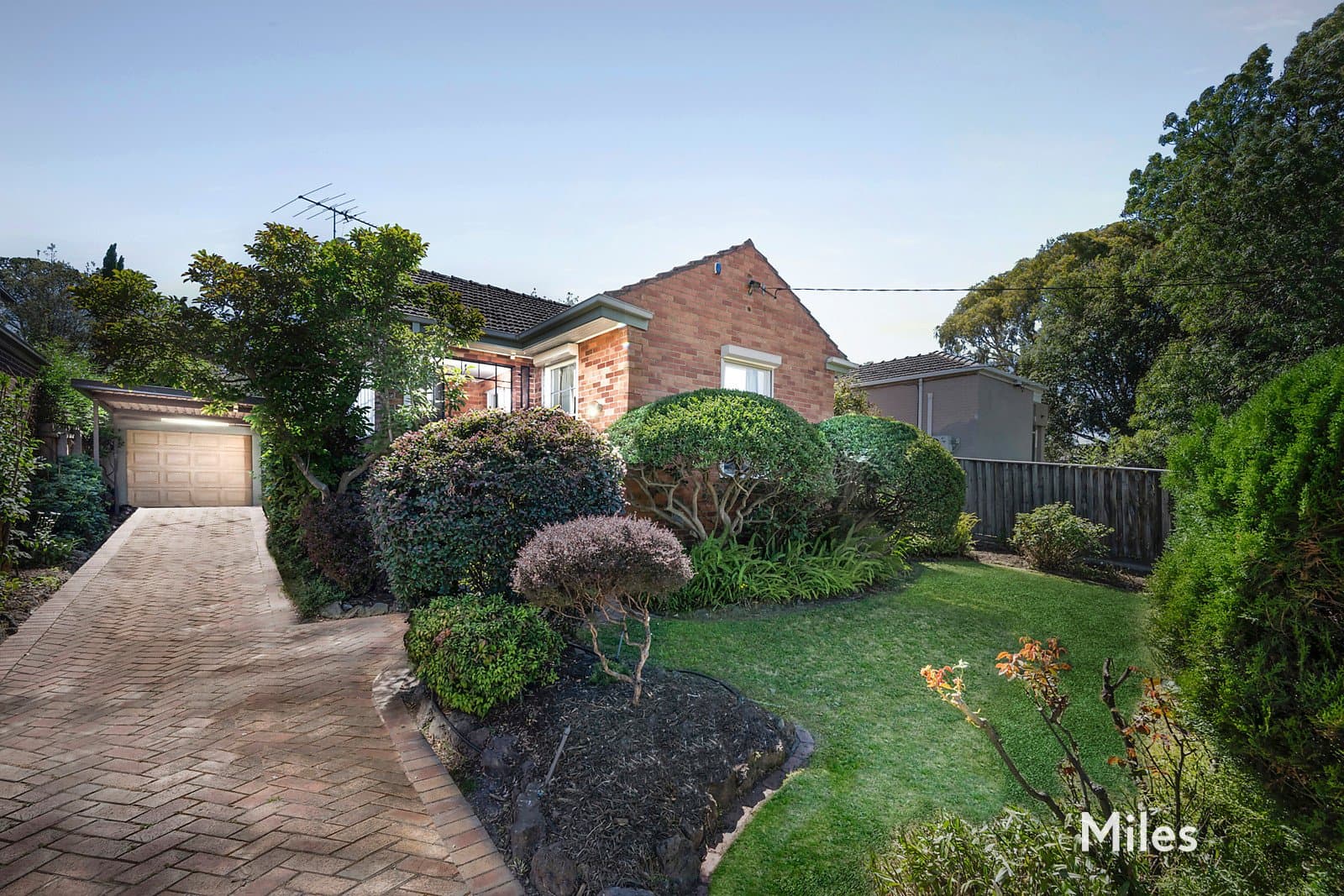 22 Flora Grove, Ivanhoe East, Ivanhoe East - Thumbnail 3