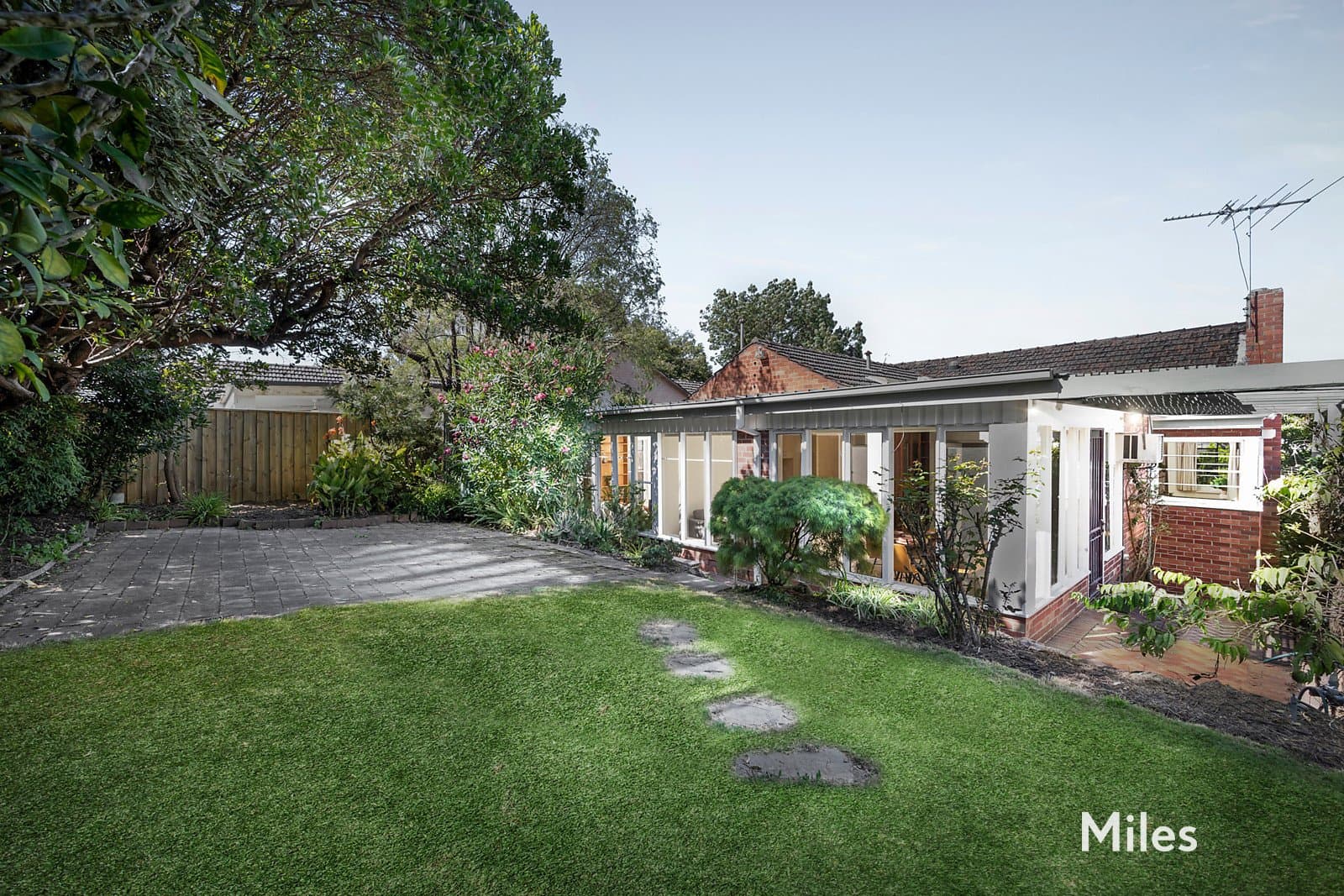 22 Flora Grove, Ivanhoe East, Ivanhoe East - Thumbnail 8