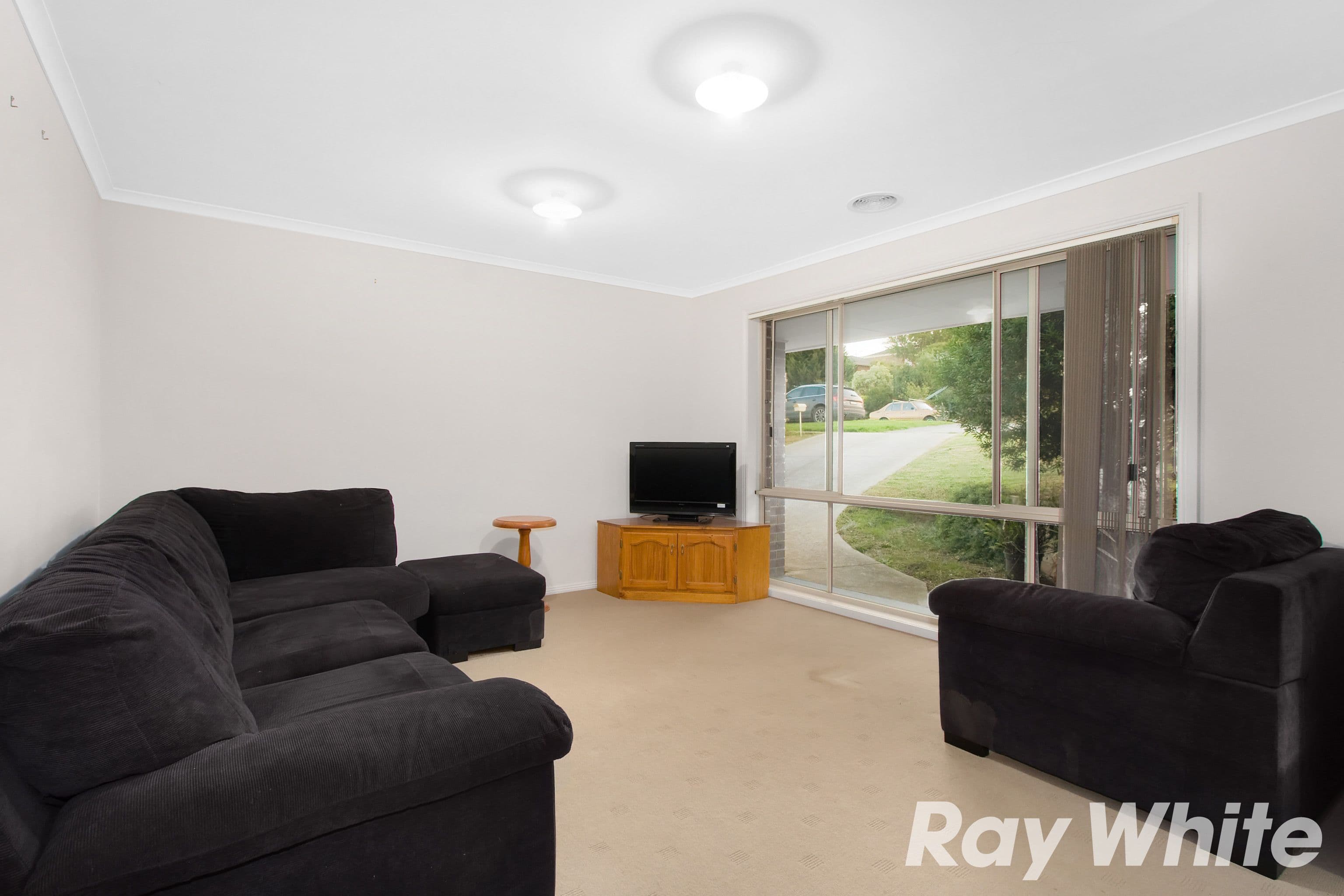 136 Ahern Road, Pakenham VIC 3810, Pakenham - Thumbnail 4