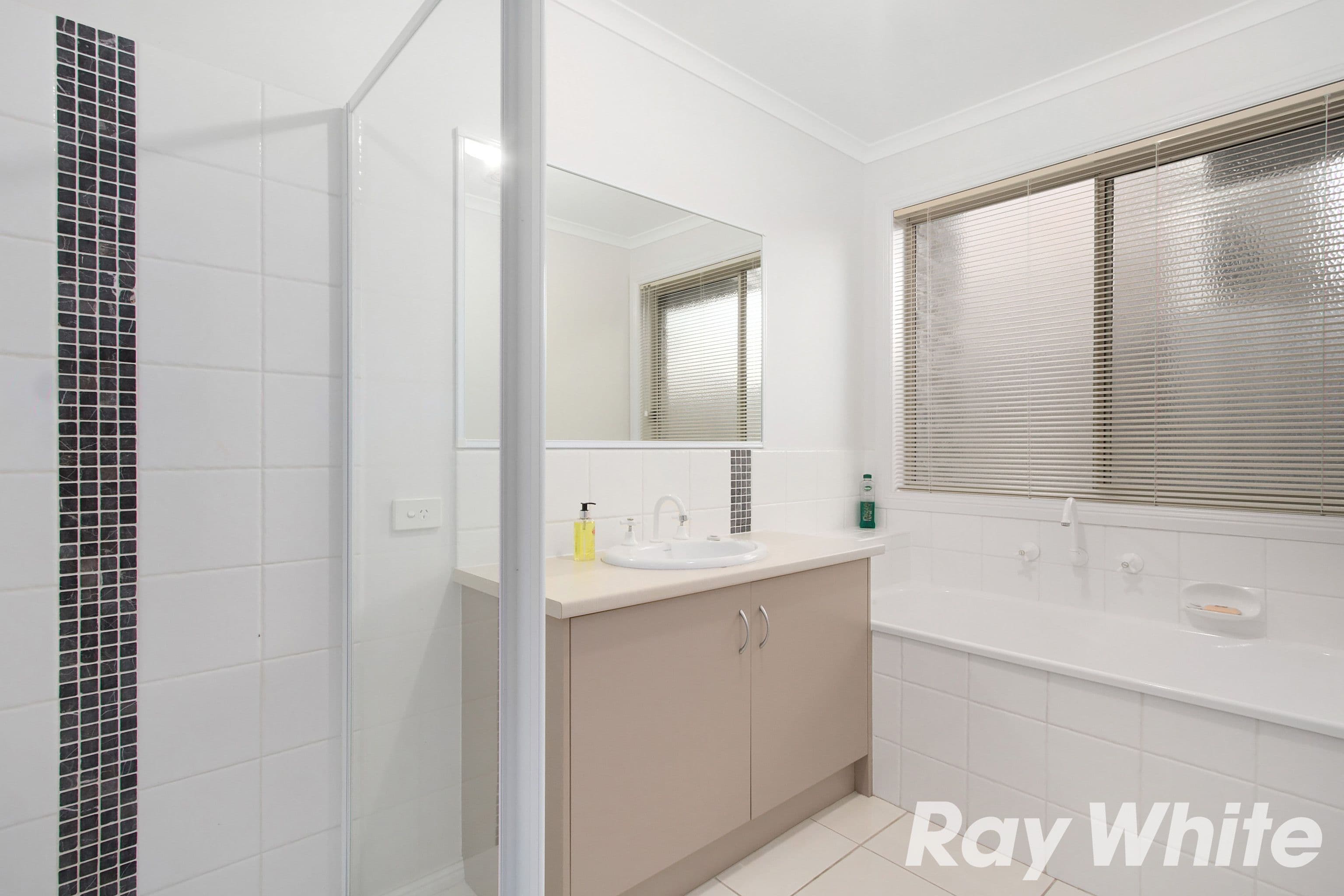 136 Ahern Road, Pakenham VIC 3810, Pakenham - Thumbnail 8