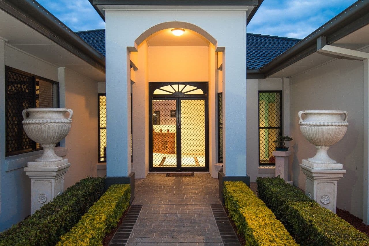 10 Nottinghill Gate Drive, Arundel QLD 4214, Arundel - Thumbnail 2