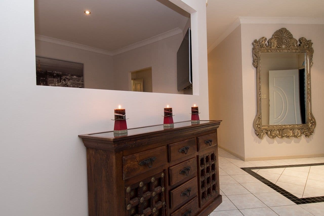 10 Nottinghill Gate Drive, Arundel QLD 4214, Arundel - Thumbnail 3