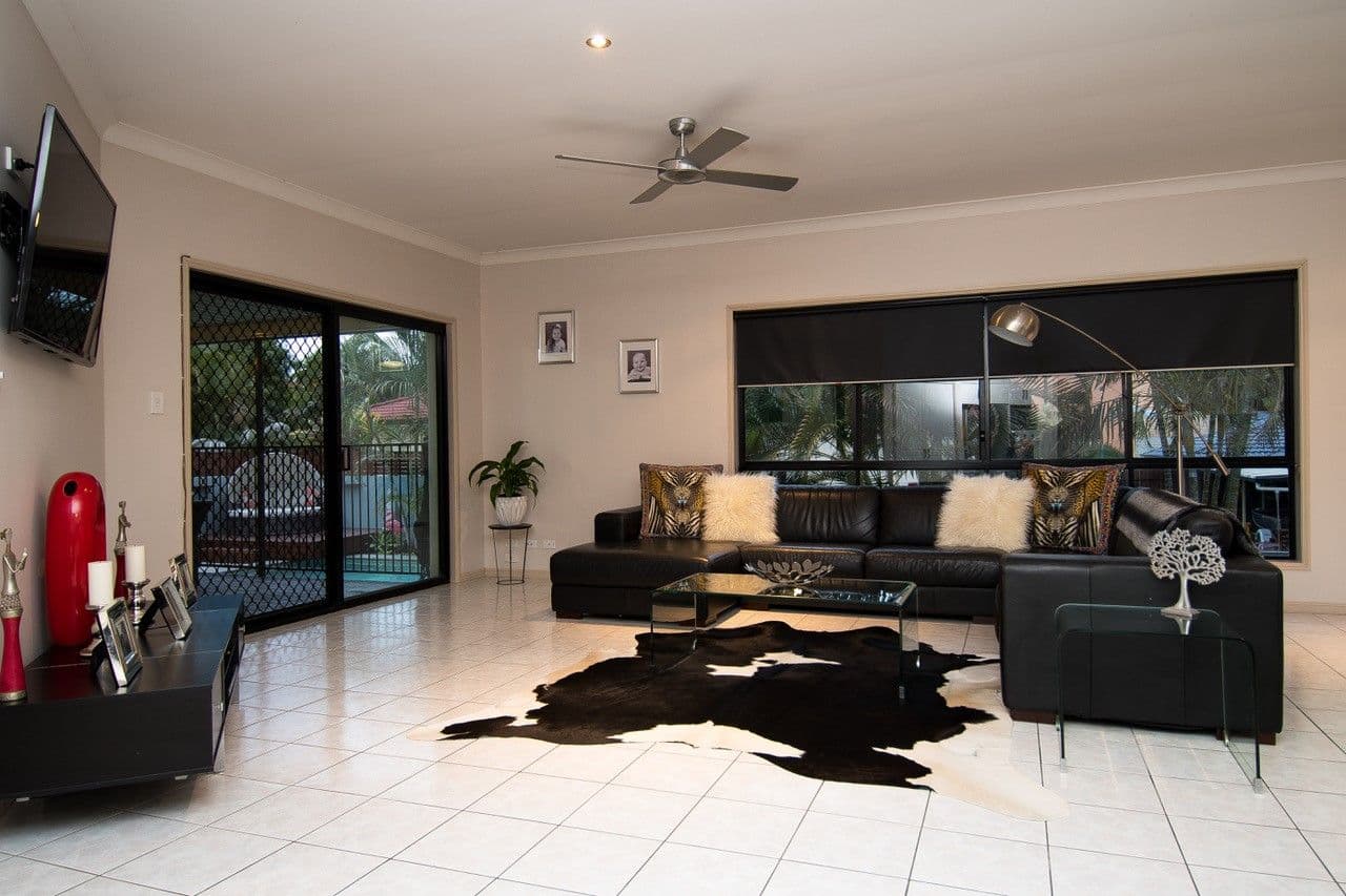 10 Nottinghill Gate Drive, Arundel QLD 4214, Arundel - Thumbnail 4
