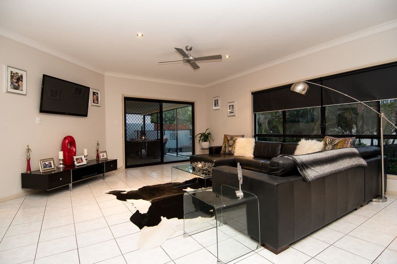 10 Nottinghill Gate Drive, Arundel QLD 4214, Arundel - Thumbnail 5