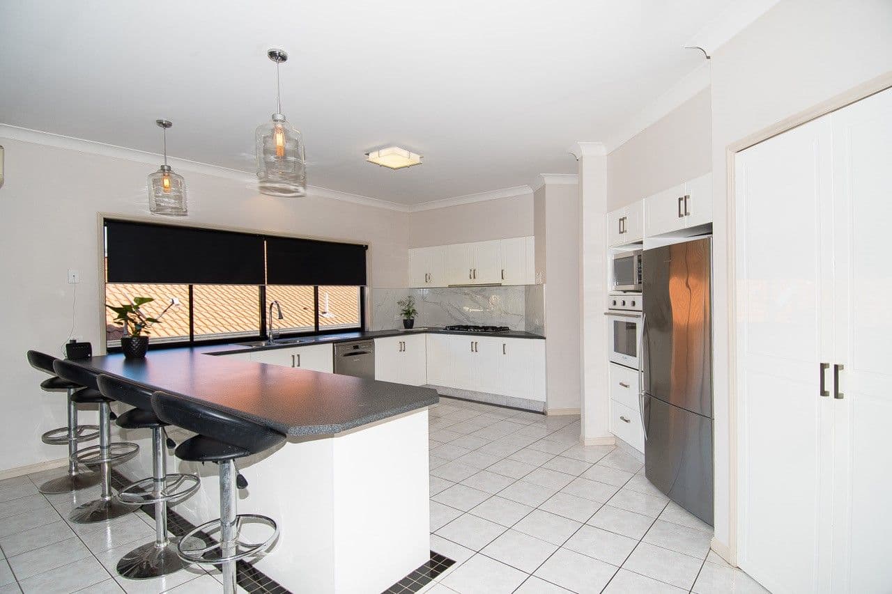 10 Nottinghill Gate Drive, Arundel QLD 4214, Arundel - Thumbnail 7