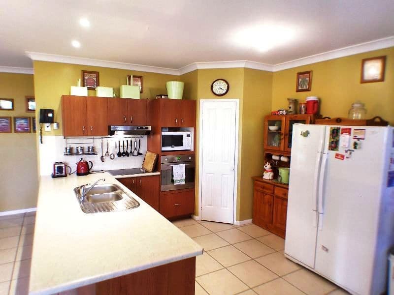 3  Knight Avenue, SILKSTONE QLD 4304, Silkstone - Thumbnail 4