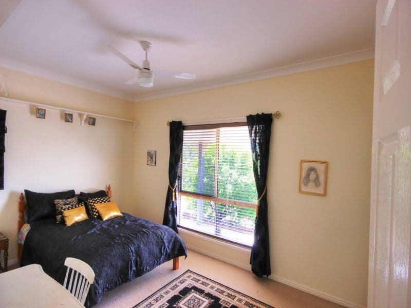 2 Brownlow Court, CASHMERE QLD 4500, Cashmere - Thumbnail 4