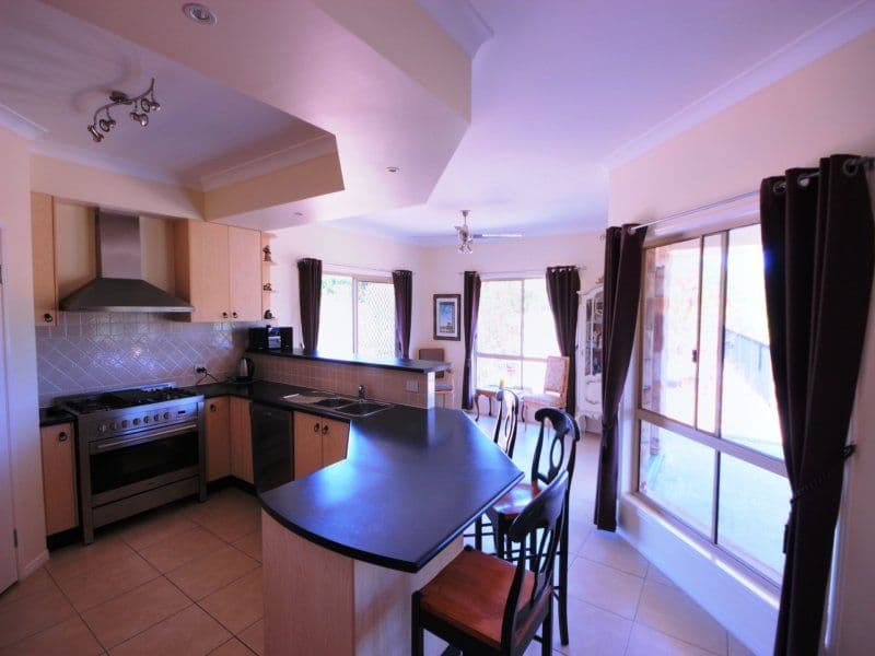 2 Brownlow Court, CASHMERE QLD 4500, Cashmere - Thumbnail 8