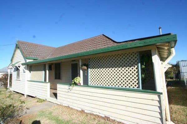 29 Railway Street, TENTERFIELD NSW 2372, Tenterfield - Thumbnail 3