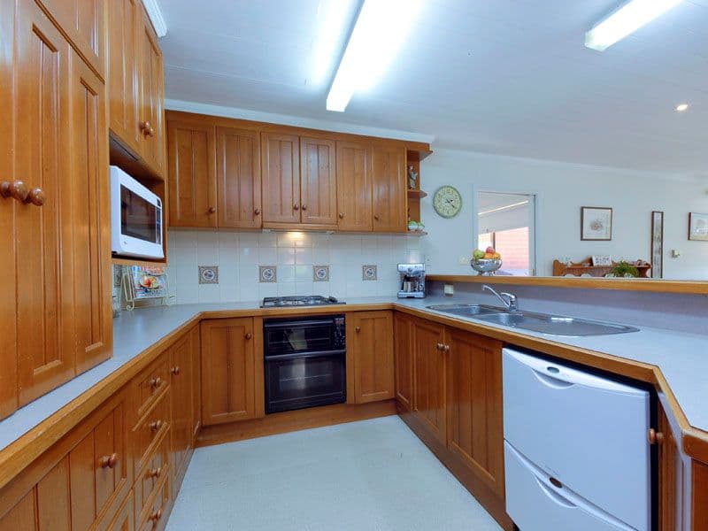 60 James Cook Drive, WANDANA HEIGHTS VIC 3216, Wandana Heights - Thumbnail 4