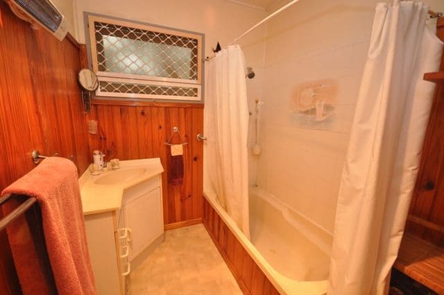 17 Inglis Street, WOODY POINT QLD 4019, Woody Point - Thumbnail 5