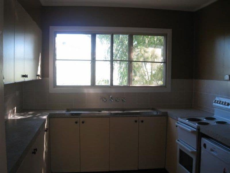 15 Downs Street, ROMA QLD 4455, Roma - Thumbnail 4