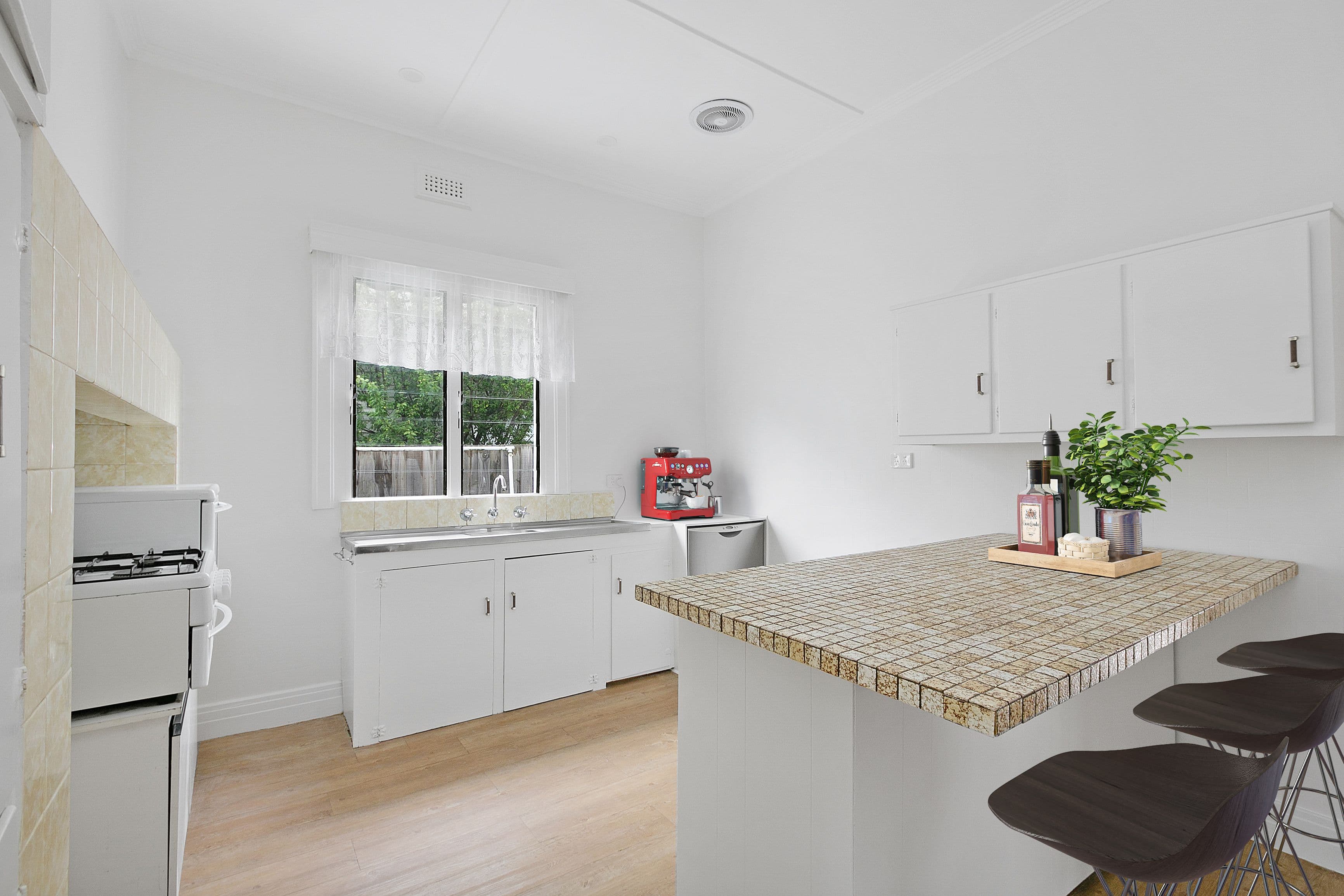 14 Kinkora Road, Reservoir VIC 3073, Reservoir - Thumbnail 4