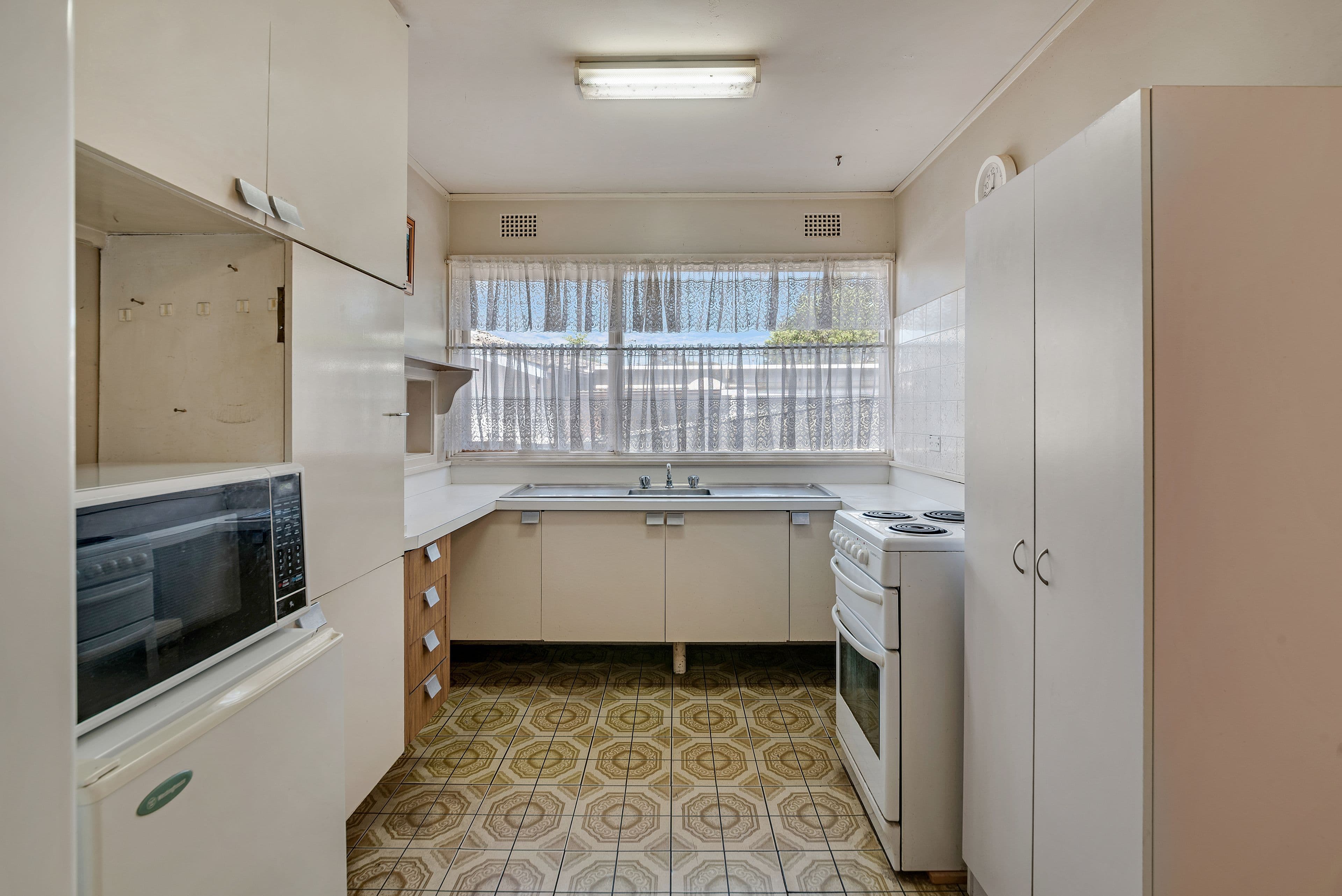 42 Fern Avenue, Bradbury - Thumbnail 2