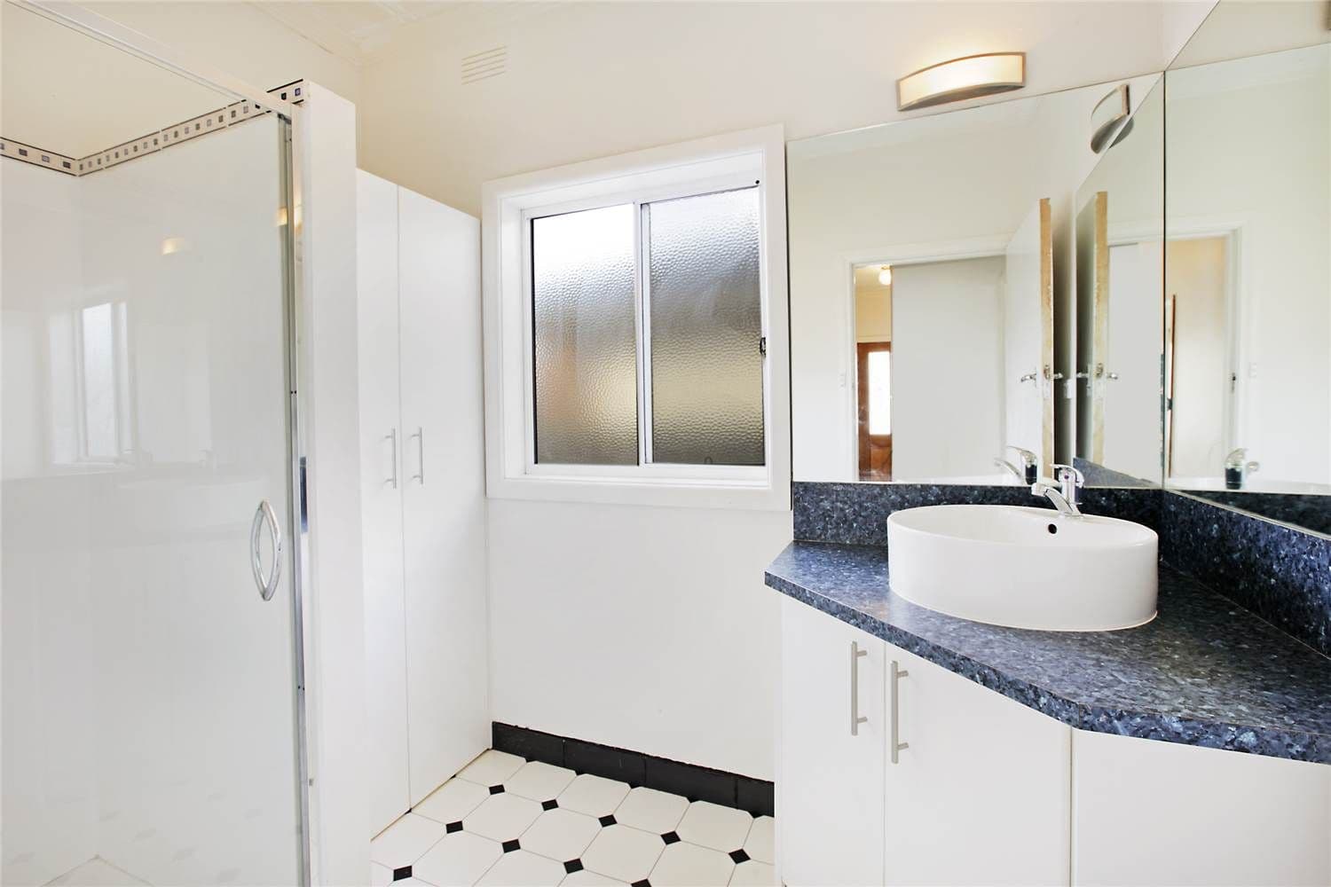 9 Pinder Court, ST ALBANS PARK VIC 3219, St Albans Park - Thumbnail 2