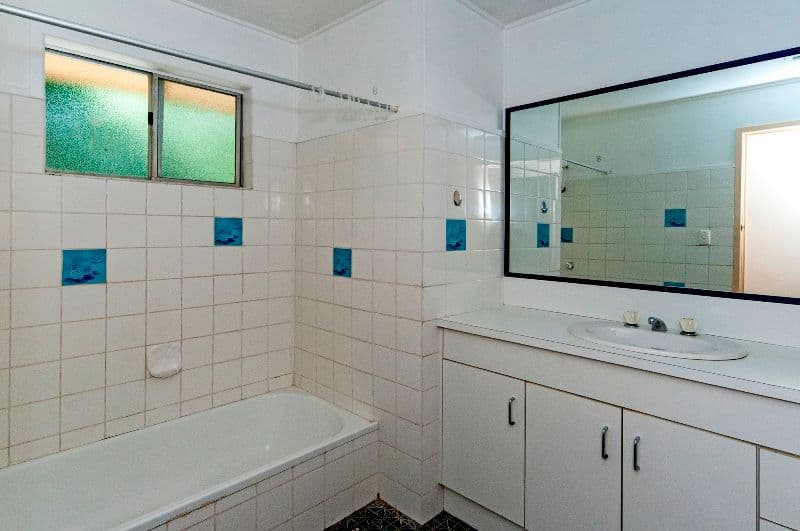 2 Knight Avenue, SILKSTONE QLD 4304, Silkstone - Thumbnail 5