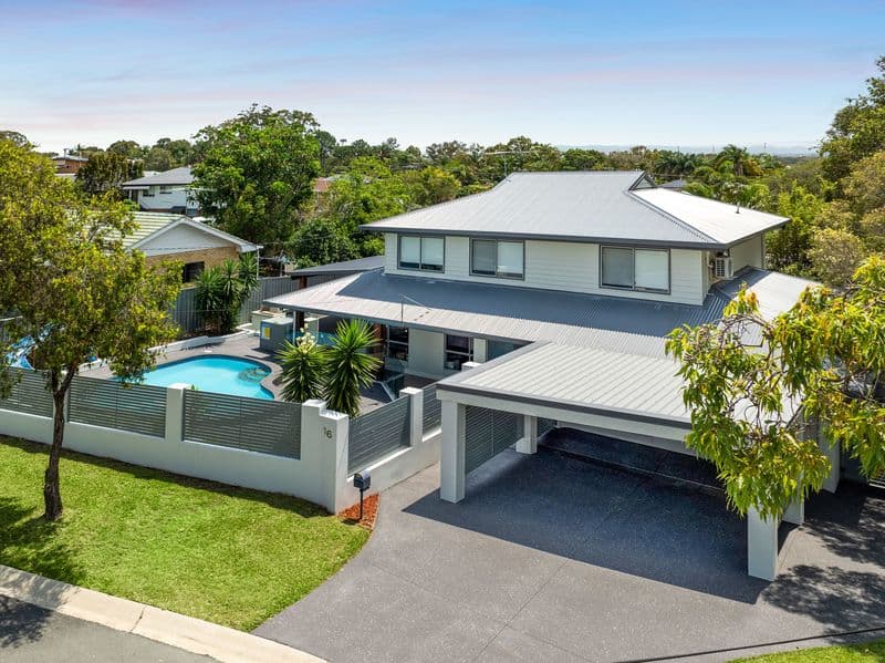 16 Paradise Court, Clontarf - Image 1