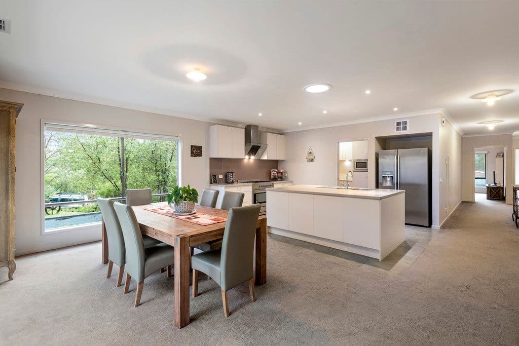 15 Banks Road, Eltham North VIC 3095, Eltham North - Thumbnail 3