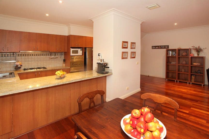328 Blackburn Road, GLEN WAVERLEY VIC 3150, Glen Waverley - Thumbnail 2