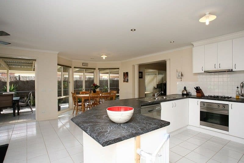 115 Hutchinson Drive, LYNBROOK VIC 3975, Lynbrook - Thumbnail 3