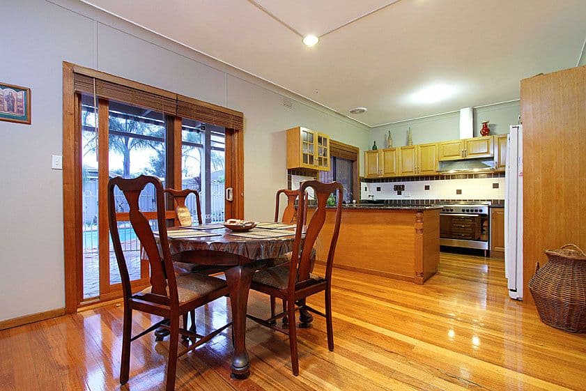 2 Yvonne Close, MILL PARK VIC 3082, Mill Park - Thumbnail 3