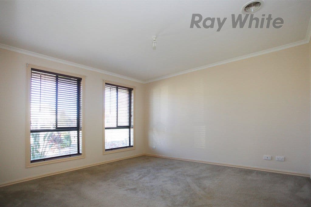 5 East Cornhill Drive, POINT COOK VIC 3030, Point Cook - Thumbnail 2