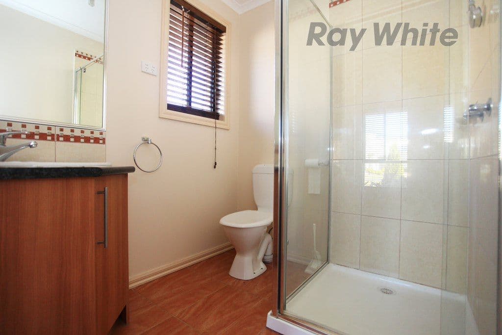 5 East Cornhill Drive, POINT COOK VIC 3030, Point Cook - Thumbnail 3