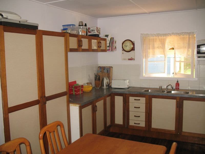 11 Peter Street, STRATHPINE QLD 4500, Strathpine - Thumbnail 5