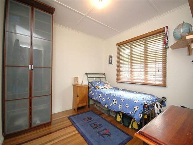 20 Iris Street, HOLLAND PARK WEST QLD 4121, Holland Park West - Thumbnail 5