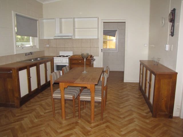 10 Fourth Street, LOXTON SA 5333, Loxton - Thumbnail 2