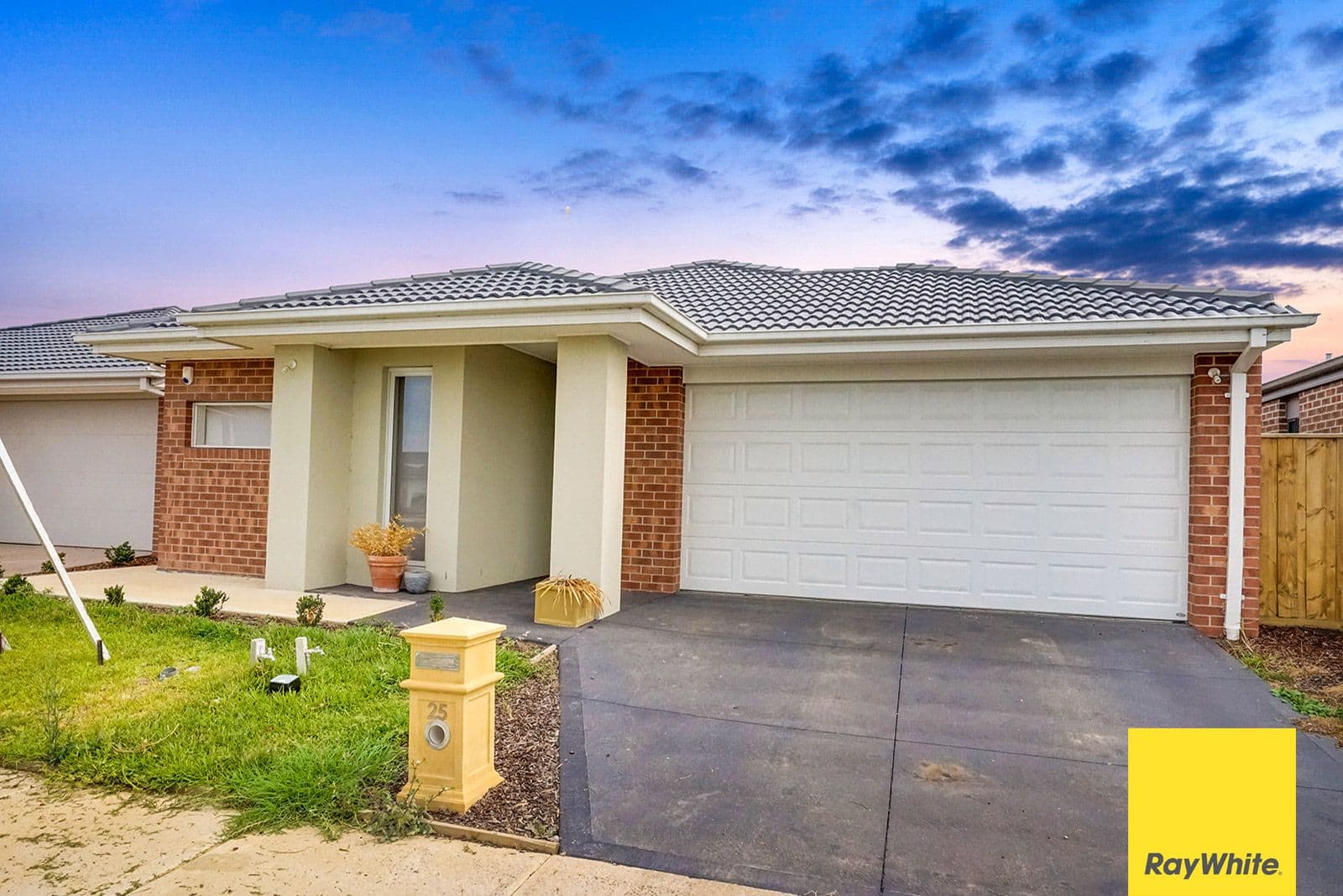 25 Wolomina Crescent, Werribee VIC 3030, Werribee - Thumbnail 2