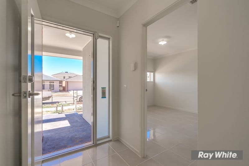 25 Wolomina Crescent, Werribee VIC 3030, Werribee - Thumbnail 3