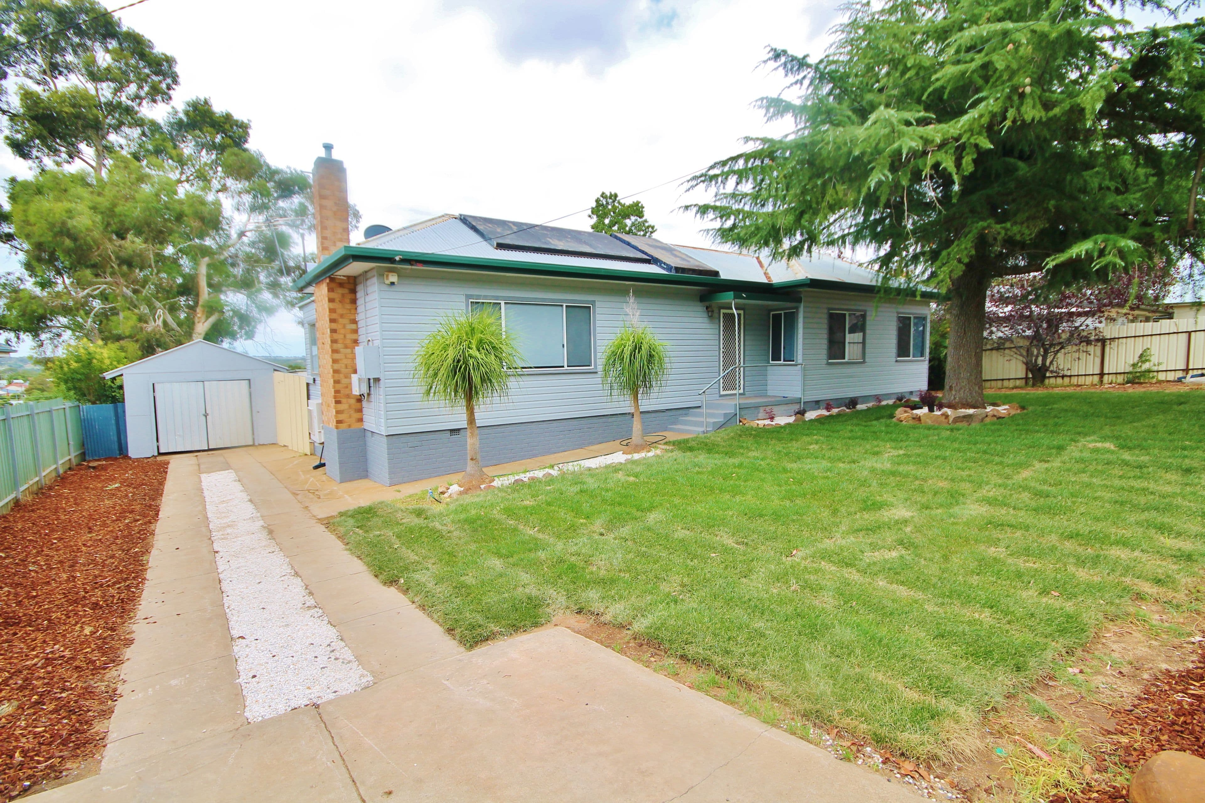 16 Prospect Street, Young - Image 1
