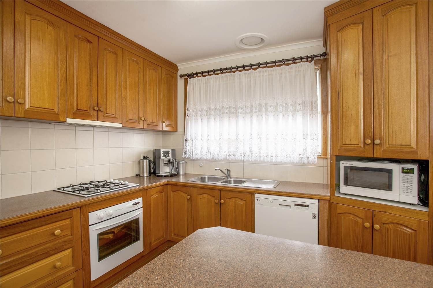 16 Montana Court, CORIO VIC 3214, Corio - Thumbnail 3