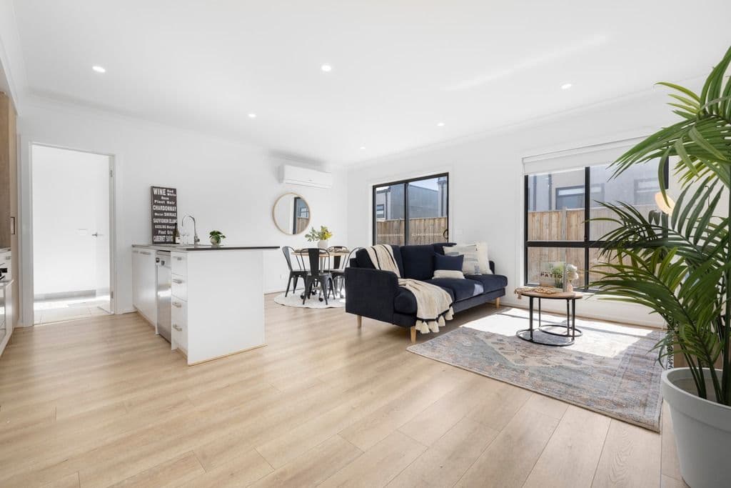 21 Earlwood Way, Wyndham Vale VIC 3024, Wyndham Vale - Thumbnail 2