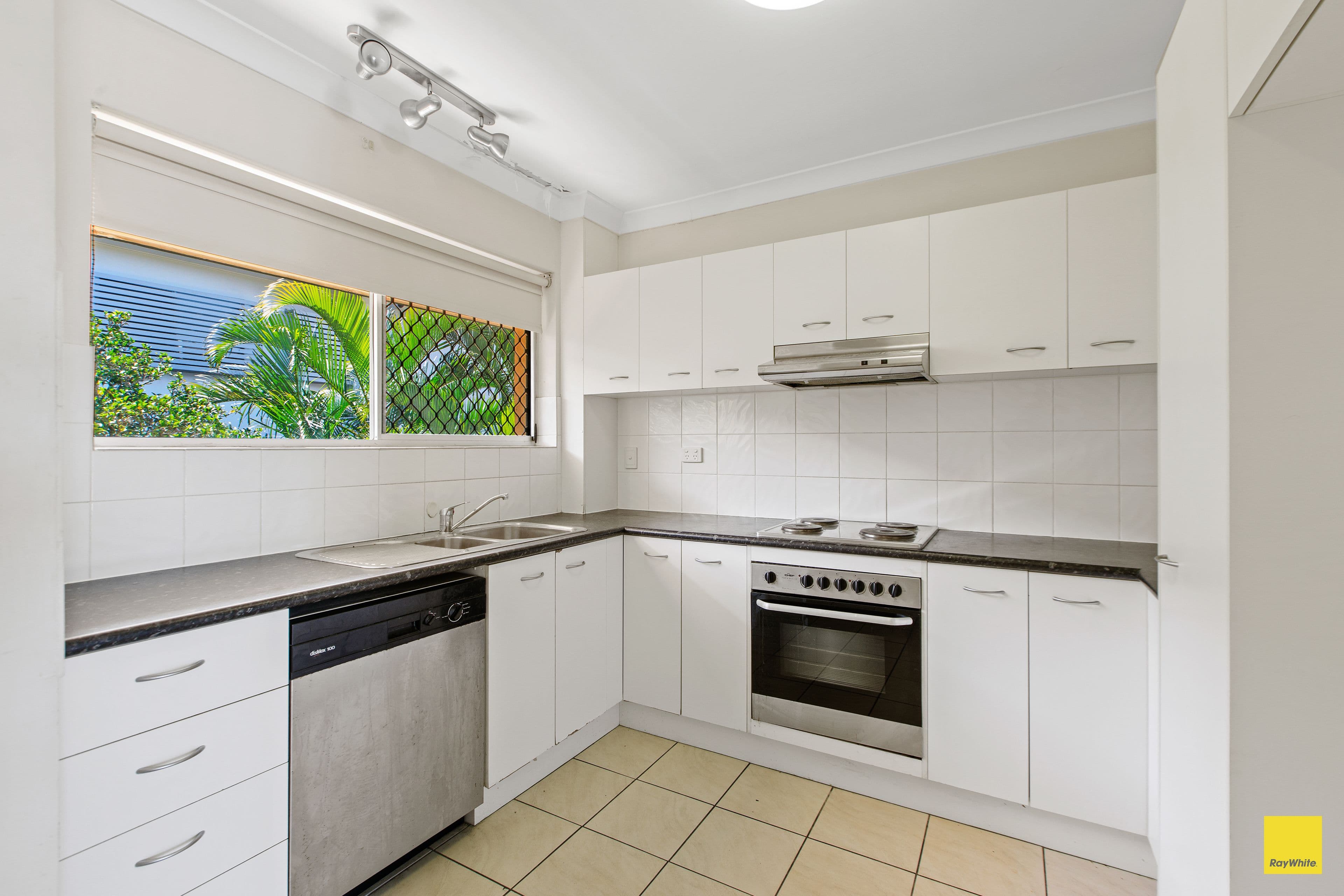 59 Kates Street, Morningside QLD 4170, Morningside - Thumbnail 2
