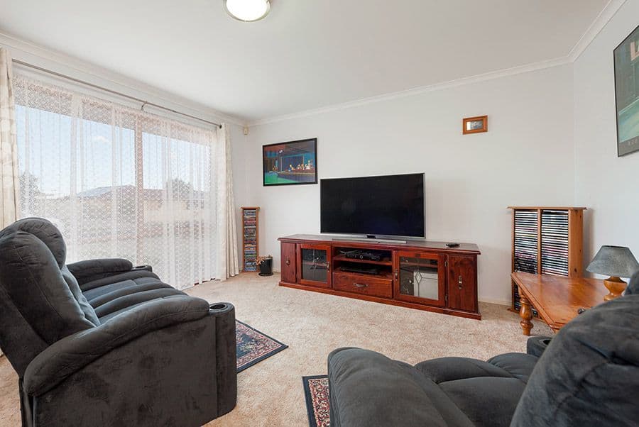 11 Silverton Court, Craigieburn VIC 3064, Craigieburn - Thumbnail 2